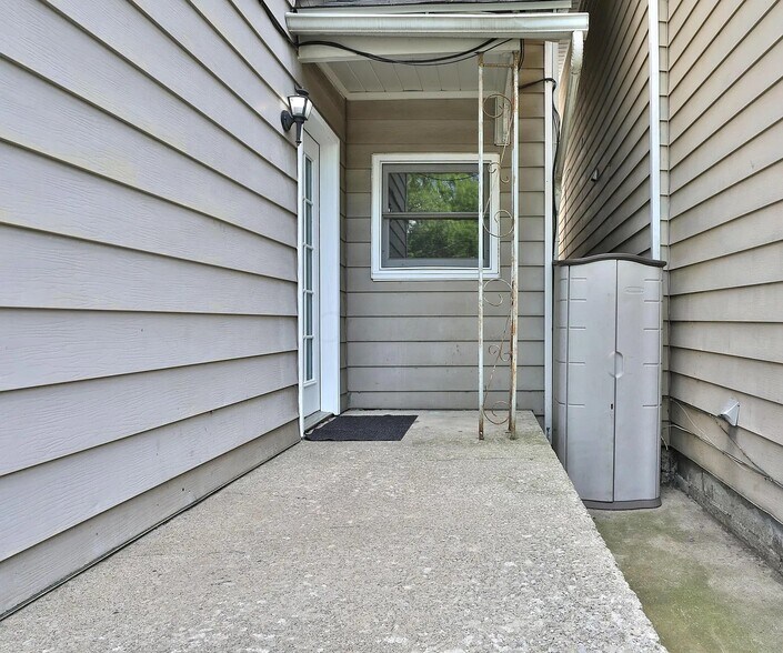 Back Porch - 350 W 1st Ave