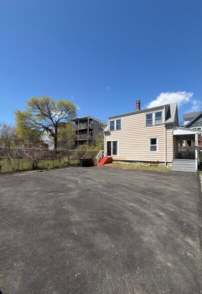 Building Photo - 104R Homes Ave