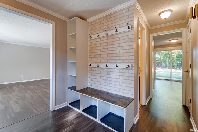 Building Photo - 5931 Spring Oak Ct