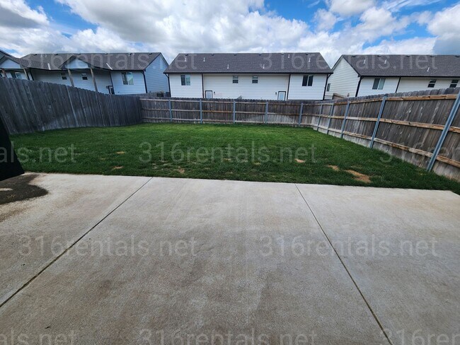 Primary Photo - 5267 N Toben Ct