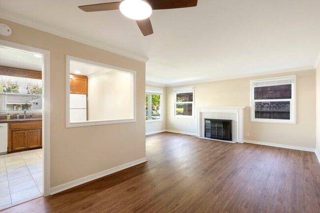 Building Photo - 2124 Maryal Dr