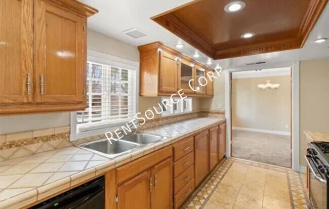 Building Photo - 25562 Avenida Frasca