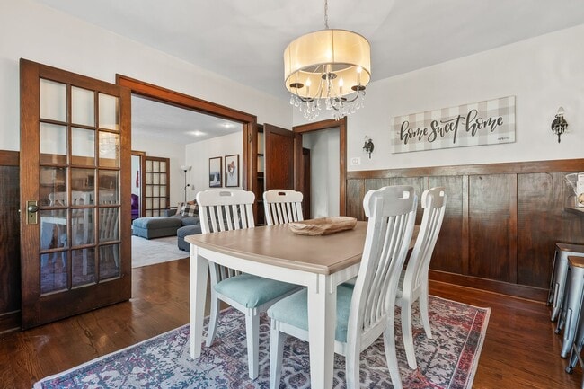 Building Photo - Charming 2-Bedroom Home for Rent in the He...