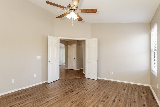 Building Photo - 4640 W Magdalena Ln