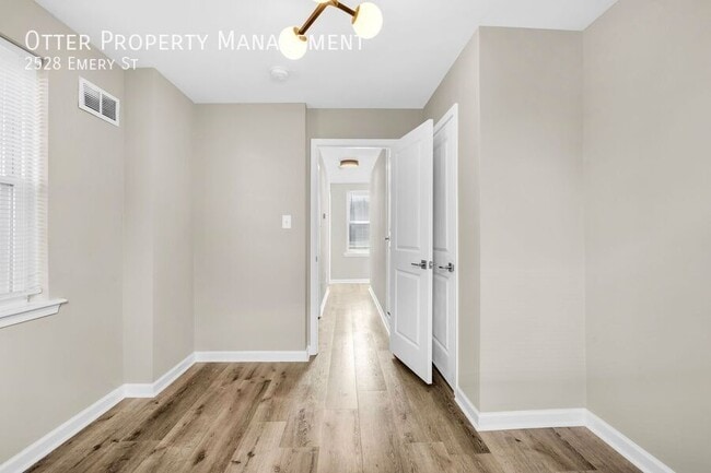 Building Photo - 2528 Emery St