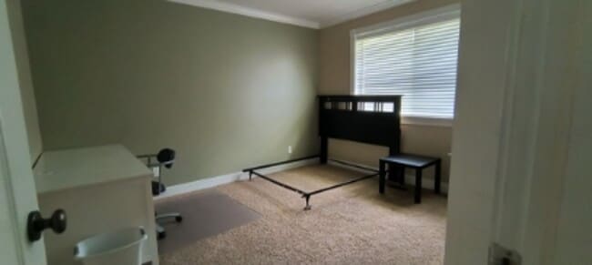 Building Photo - 1250 S Pinewood Dr