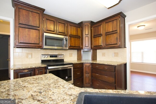 Building Photo - 585 Chapel Walk Ln SE