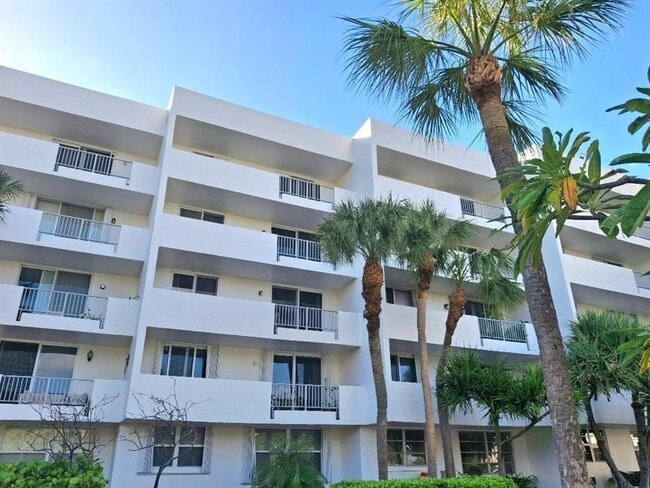 Primary Photo - 1421 S Ocean Blvd