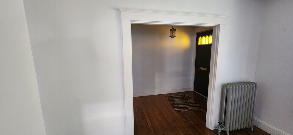 Building Photo - 14 Hurlcroft Ave