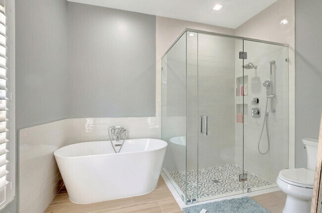 Building Photo - 1050 Delray Lakes Dr