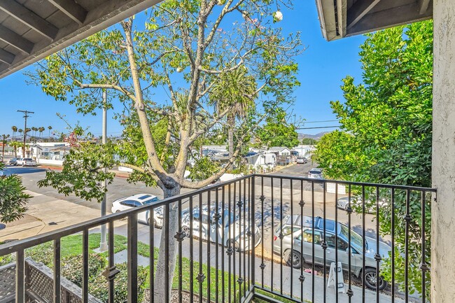 Building Photo - UPGRADED 2-BEDROOM, 1 BATH CONDO IN GATED ...