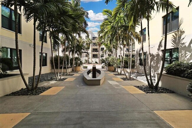 Building Photo - 400 4th Ave S