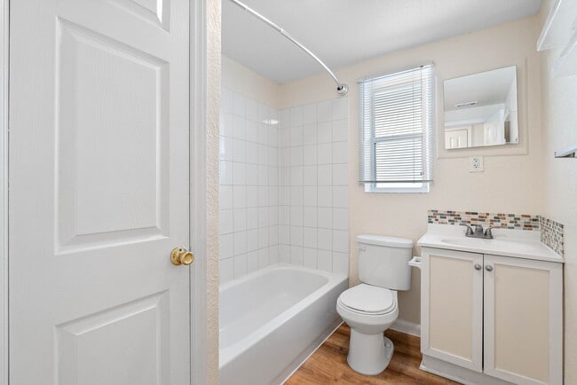 Building Photo - Lovely Largo Home