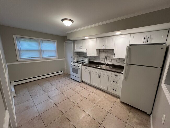 Building Photo - 36 Oak Ridge Dr