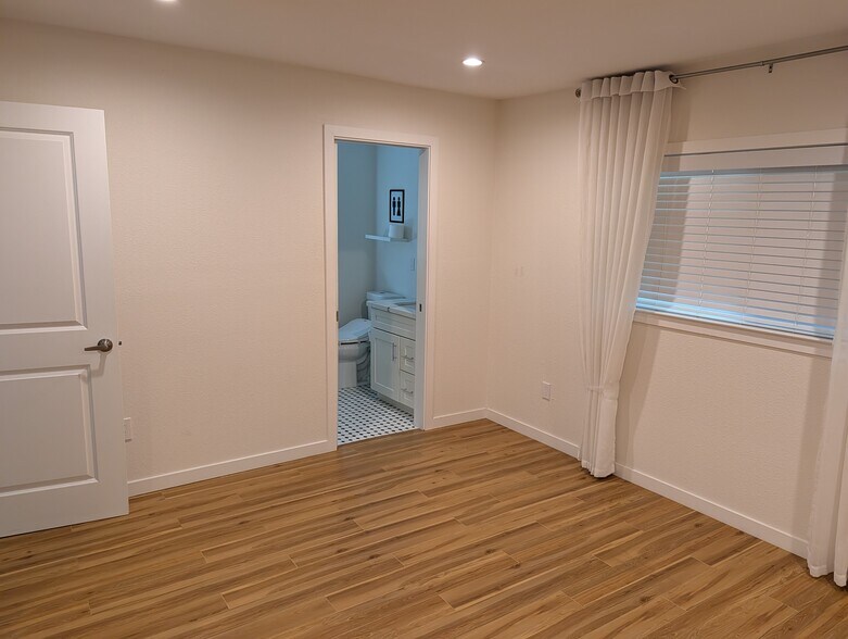 Building Photo - 487 Tuscarora Dr