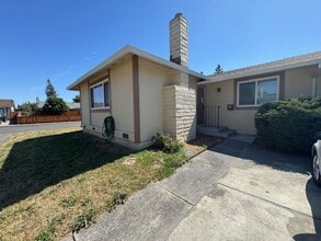 Building Photo - Fully Remodeled 4 Bedroom House Available ...