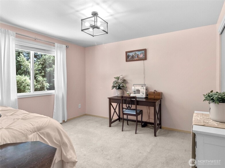 Upper level bedroom - 4309 236th St E