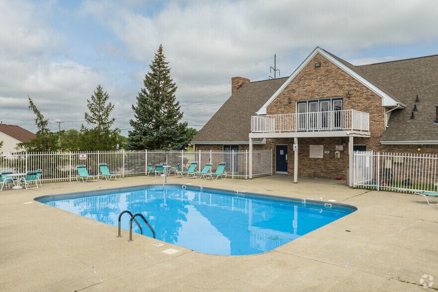 Primary Photo - Island Club