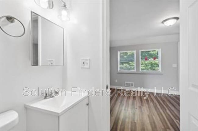 Building Photo - 3458 6th St