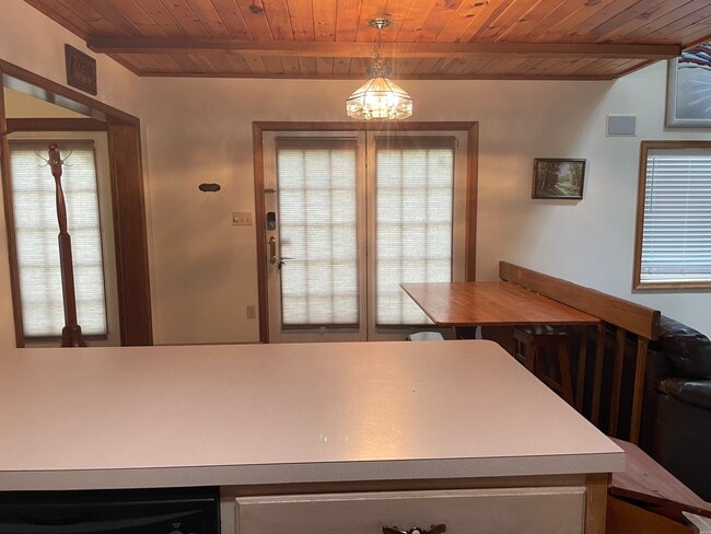 Building Photo - 255 Mountain View Dr