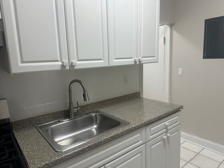 Building Photo - 328 61st St