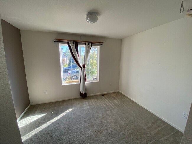 Building Photo - Three bathroom three bedroom home for rent