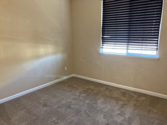 Building Photo - 2285 Rutland Ct