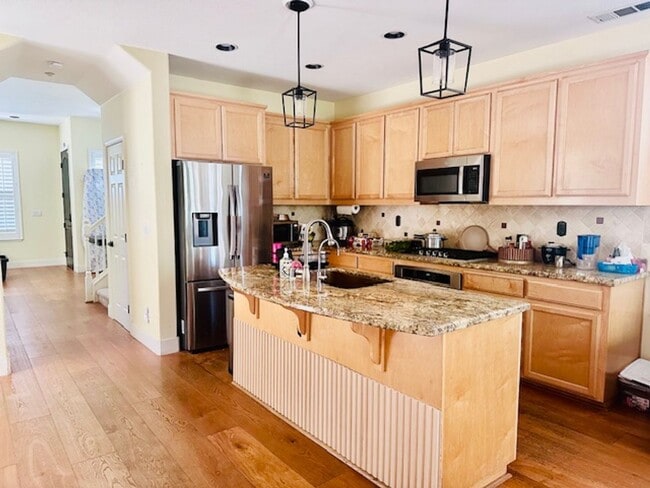 Building Photo - 1279 Hyacinth Ct