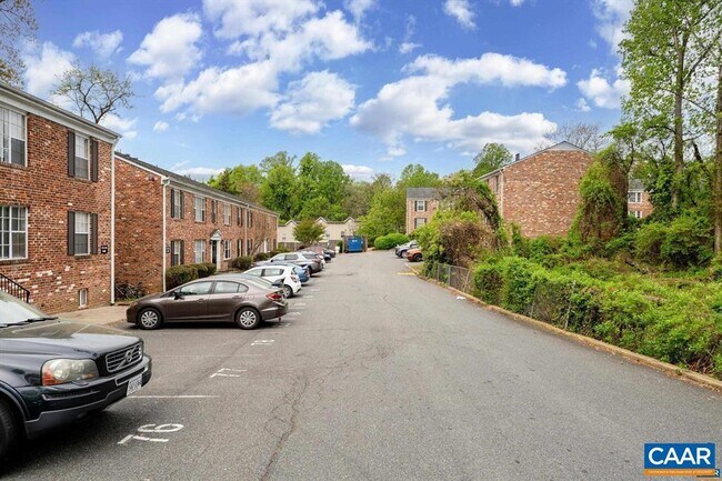 Building Photo - 2517 Hydraulic Rd