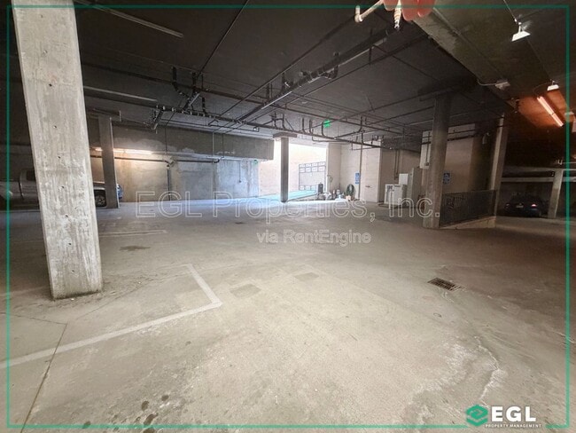 Building Photo - 1521 S Hayworth Ave