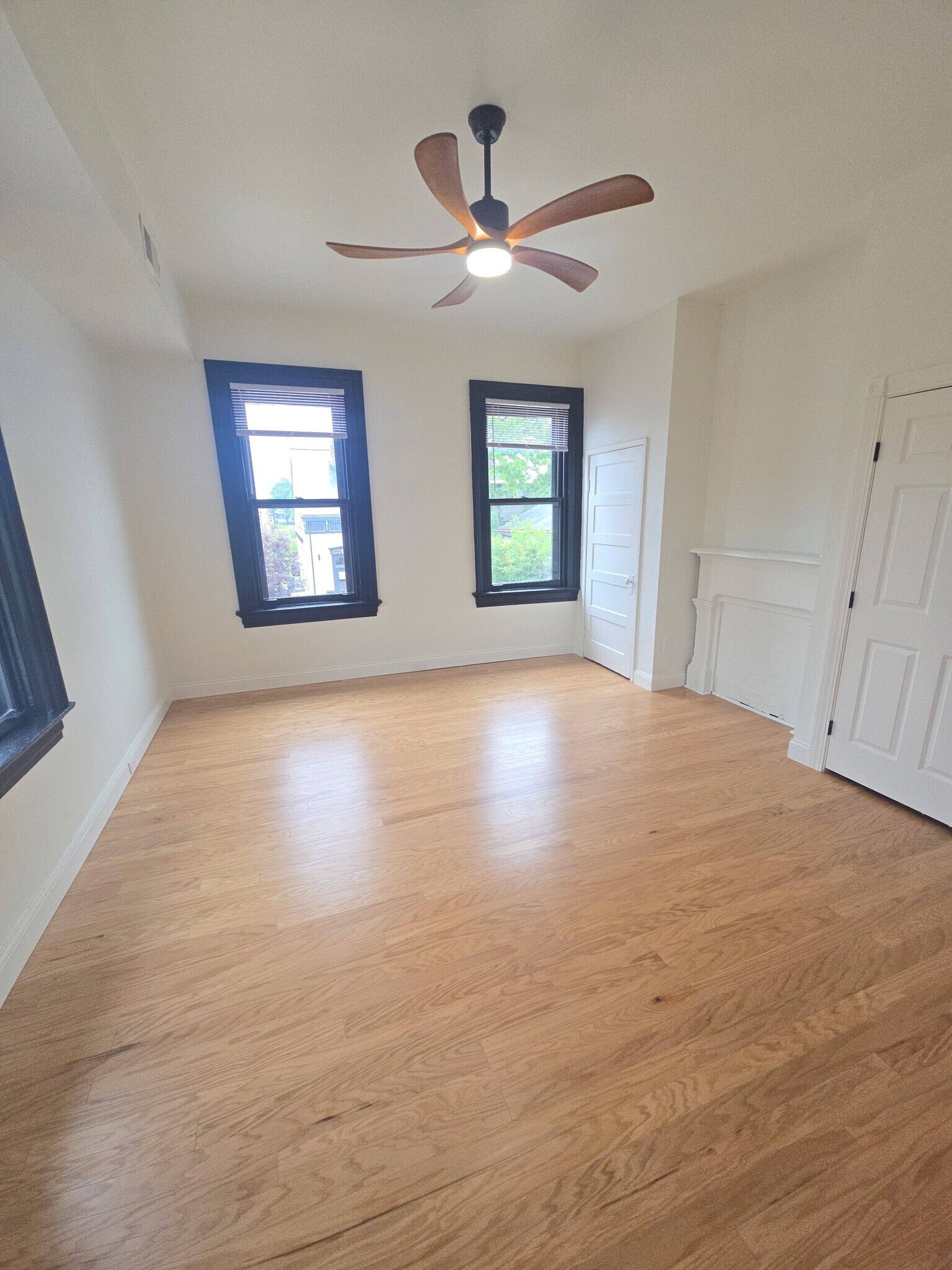 Primary Bedroom - 1205 Lee St