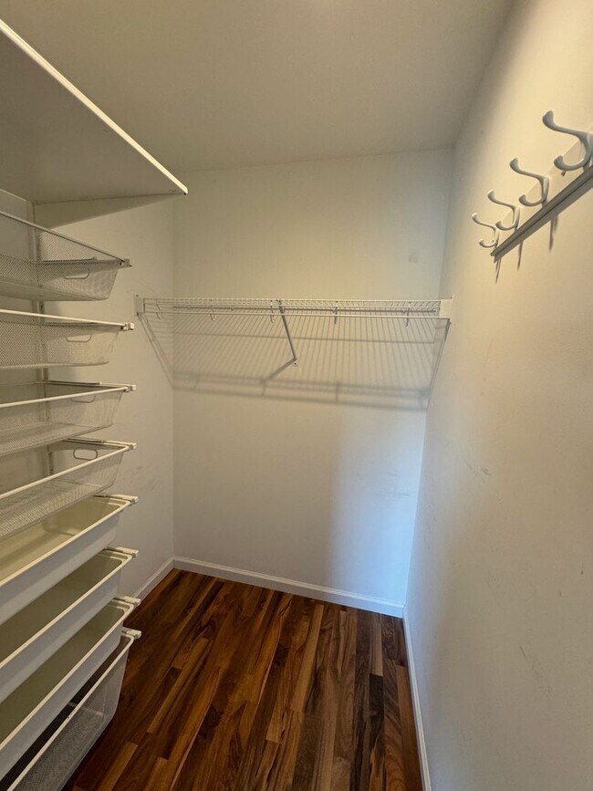 Building Photo - Weaverville - Modern, Three Bedroom, Fenced Yard