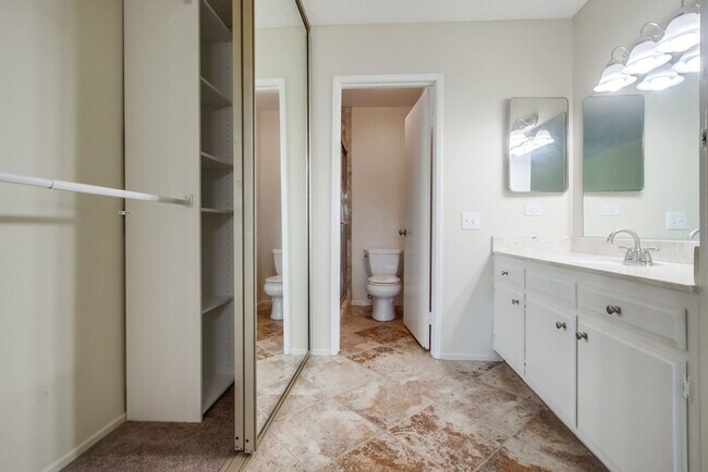 Building Photo - Modern Comfort and Scenic Views in San Carlos
