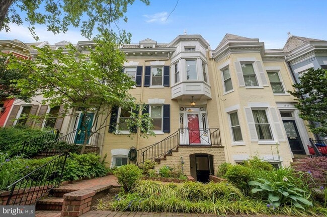 Building Photo - 2231 Hall Pl NW