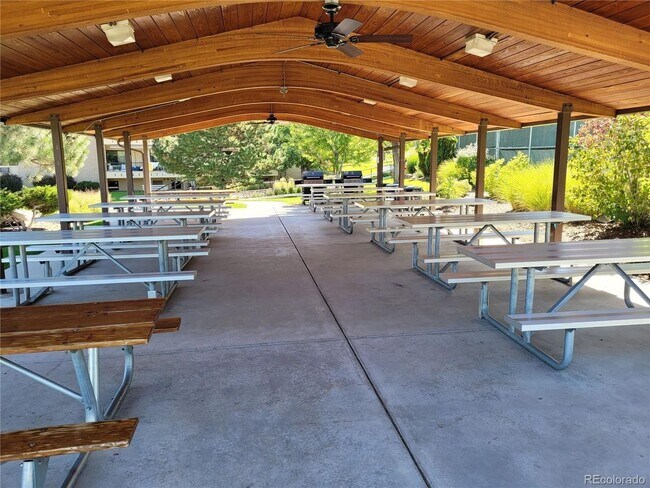 Building Photo - (55+) Newly Renovated 2br Condo in the Hea...