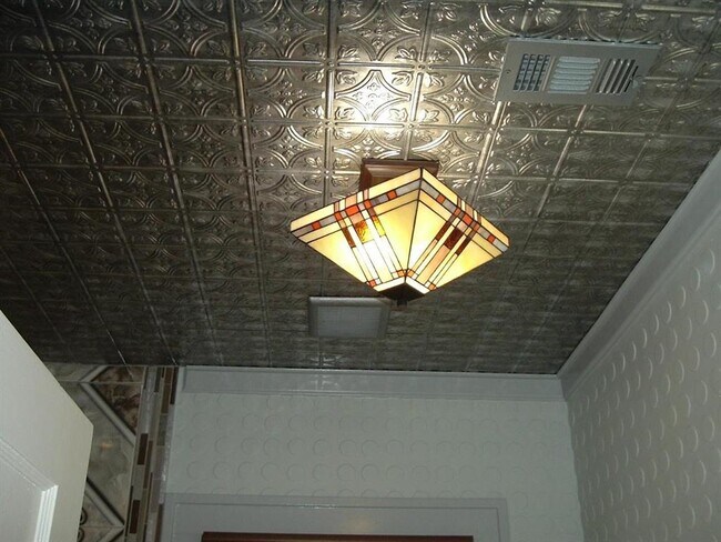 Building Photo - 412 W Polk St