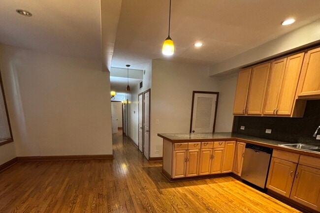 Building Photo - 4003 S Calumet Ave