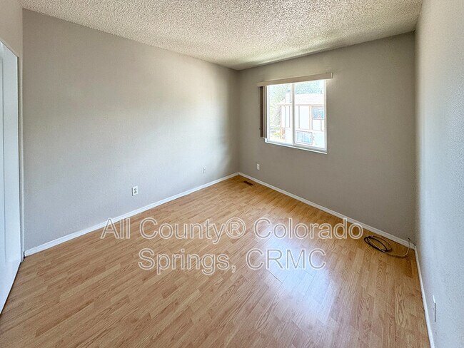 Building Photo - 347 W Iowa Ave