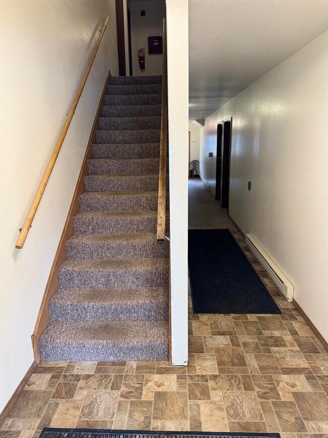 Building Photo - 302 Balsam St