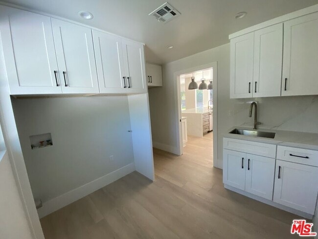 Building Photo - 5015 Redwillow Ln