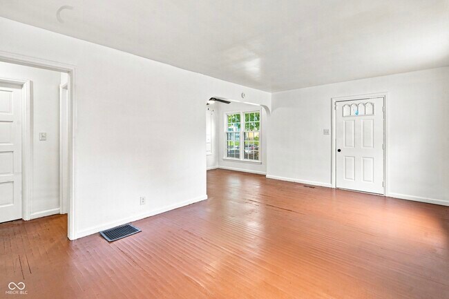 Building Photo - 3429 Kinnear Ave