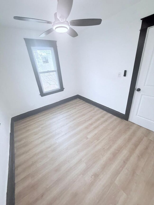 Building Photo - 2791 E 127th St