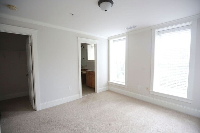Building Photo - Available August 10th. Beautiful 3BR/2.5BA Townhome in Shelmore Village!