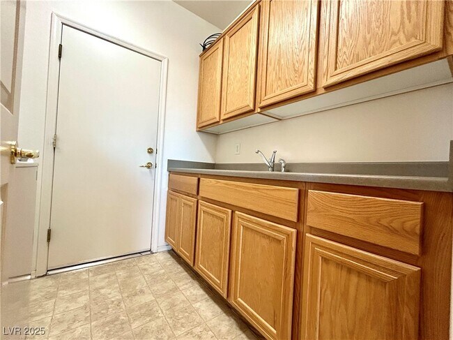 Building Photo - 2487 Hardin Ridge Dr