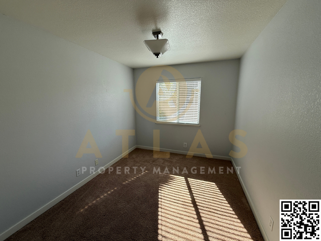 Building Photo - Bright and Spacious 3-Bedroom in Windsor, ...