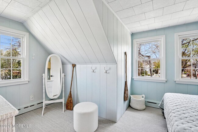 Building Photo - 1850 Fernwood Rd