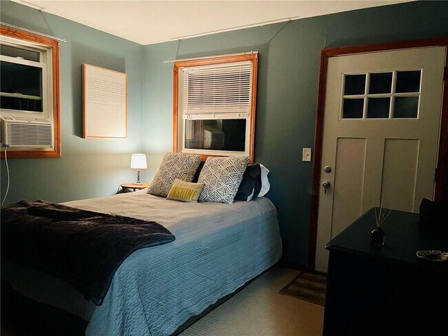 Building Photo - 3 Henley St