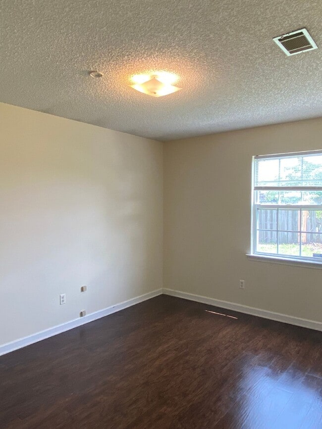 Building Photo - 854 Lyndsi Ln