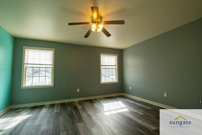 Building Photo - 123 Center St