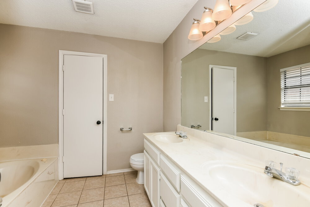 Building Photo - 804 Brittany Dr